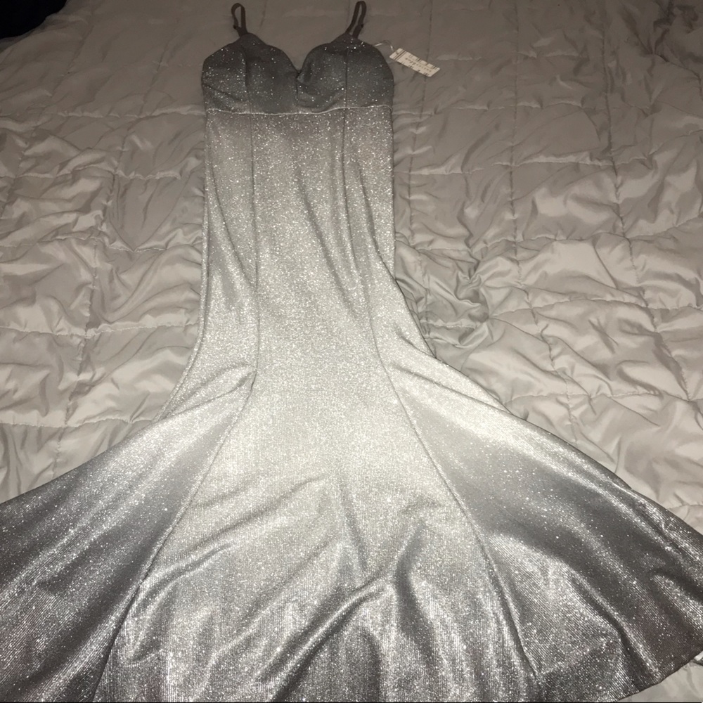 Silver sparkle ombré floor length mermaid gown ✨